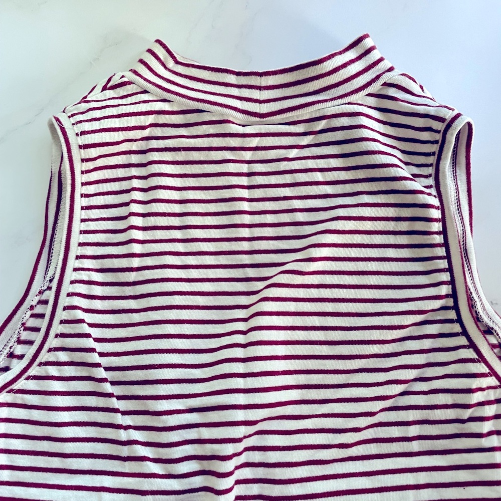 Universal Thread mock neck sleeveless top size S